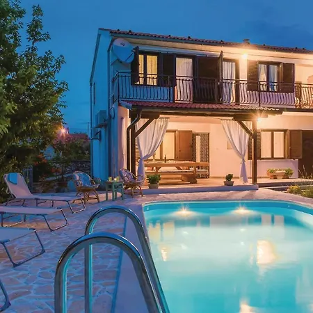 Three-bedroom Holiday In Holiday home Oklaj