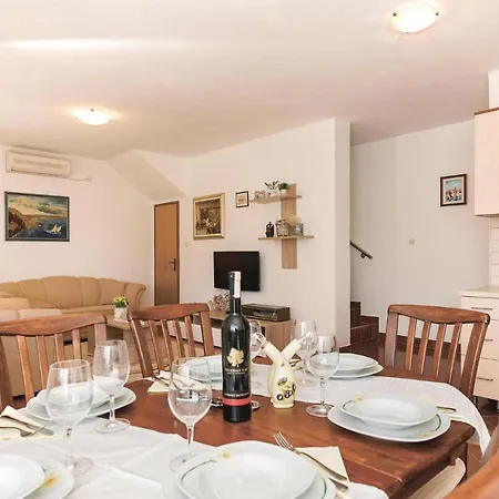 Holiday home Three-bedroom Holiday In