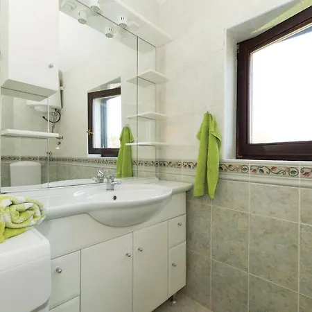 Holiday home Three-bedroom Holiday In Oklaj