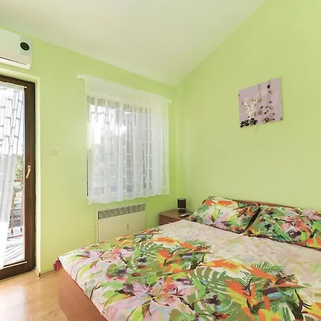 Three-bedroom Holiday In * Oklaj