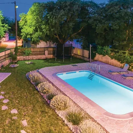Three-bedroom Holiday In * Oklaj